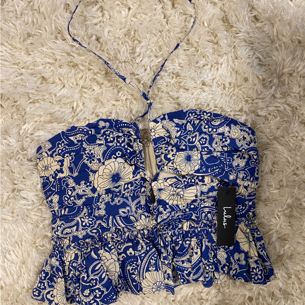 Adorable halter style crop top.